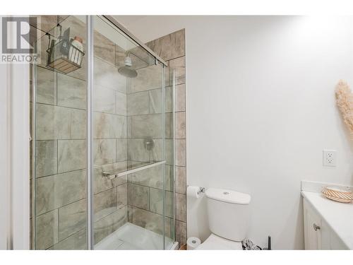 302 Scott Avenue, Penticton, BC - Indoor Photo Showing Bathroom