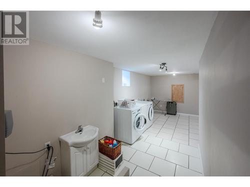 302 Scott Avenue, Penticton, BC - Indoor Photo Showing Laundry Room