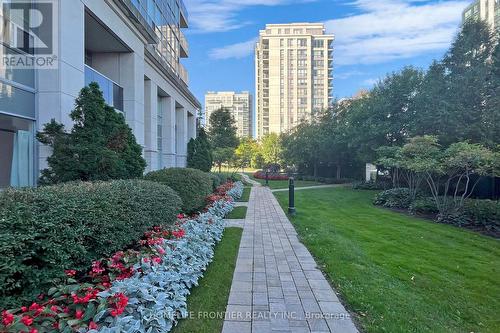 1514 - 15 North Park Road, Vaughan, ON - Outdoor