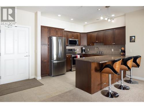 3843 Brown Road Unit# 2303, West Kelowna, BC - Indoor Photo Showing Kitchen