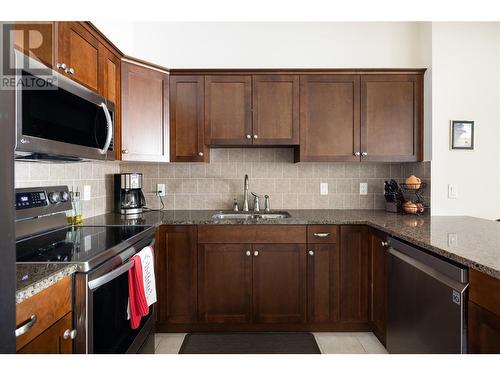 3843 Brown Road Unit# 2303, West Kelowna, BC - Indoor Photo Showing Kitchen