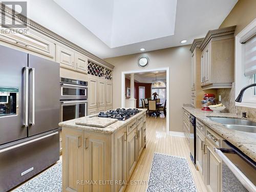 71 Glacier Court, Vaughan, ON - Indoor Photo Showing Kitchen With Double Sink