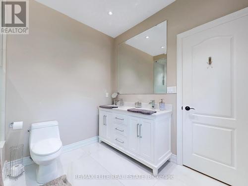 71 Glacier Court, Vaughan, ON - Indoor Photo Showing Bathroom