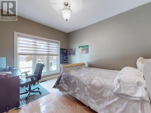 71 Glacier Court, Vaughan, ON - Indoor Photo Showing Bedroom