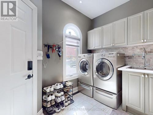 71 Glacier Court, Vaughan, ON - Indoor Photo Showing Laundry Room