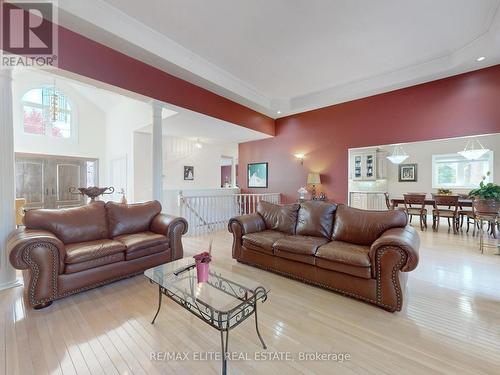 71 Glacier Court, Vaughan, ON - Indoor Photo Showing Living Room