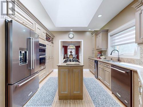 71 Glacier Court, Vaughan, ON - Indoor Photo Showing Kitchen