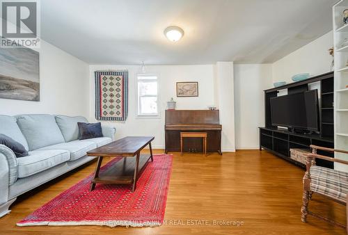 173 Barrie Road, Orillia, ON - Indoor Photo Showing Living Room