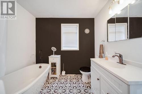 173 Barrie Road, Orillia, ON - Indoor Photo Showing Bathroom