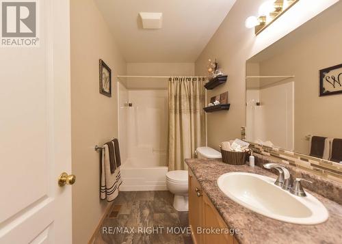 3015 Sparrow Lake Road S, Severn, ON - Indoor Photo Showing Bathroom