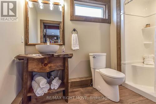 3015 Sparrow Lake Road S, Severn, ON - Indoor Photo Showing Bathroom