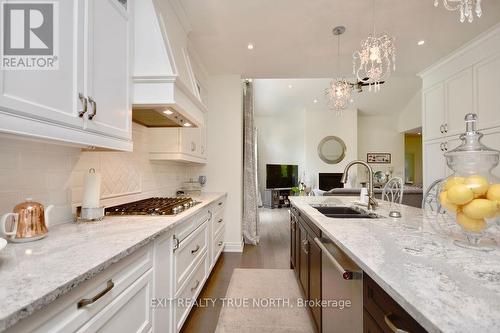 2 Sycamore Circle, Springwater, ON - Indoor Photo Showing Kitchen With Upgraded Kitchen