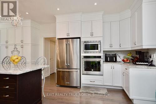 2 Sycamore Circle, Springwater, ON - Indoor Photo Showing Kitchen