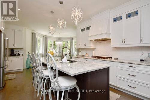 2 Sycamore Circle, Springwater, ON - Indoor Photo Showing Kitchen With Upgraded Kitchen