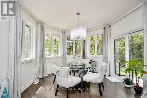 2 Sycamore Circle, Springwater, ON - Indoor Photo Showing Dining Room