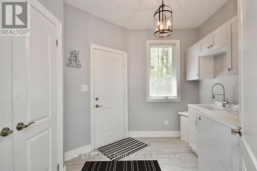 2 Sycamore Circle, Springwater, ON - Indoor Photo Showing Other Room