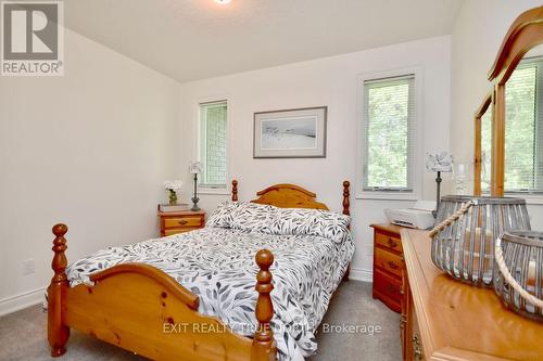 2 Sycamore Circle, Springwater, ON - Indoor Photo Showing Bedroom