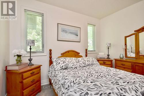 2 Sycamore Circle, Springwater, ON - Indoor Photo Showing Bedroom