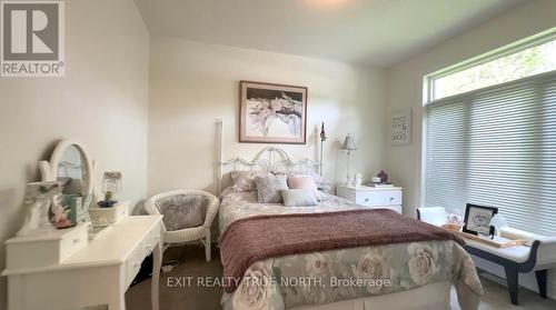 2 Sycamore Circle, Springwater, ON - Indoor Photo Showing Bedroom