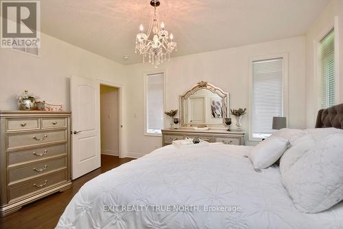 2 Sycamore Circle, Springwater, ON - Indoor Photo Showing Bedroom