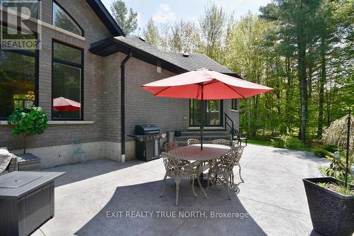 2 Sycamore Circle, Springwater, ON - Outdoor