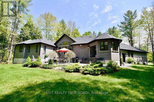 2 Sycamore Circle, Springwater, ON - Outdoor