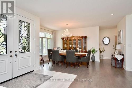 2 Sycamore Circle, Springwater, ON - Indoor Photo Showing Dining Room