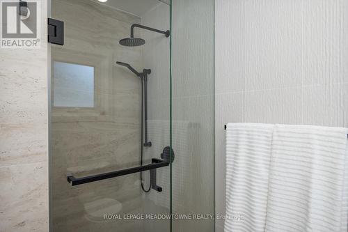 488 Valleyview Crescent, Milton, ON - Indoor Photo Showing Bathroom