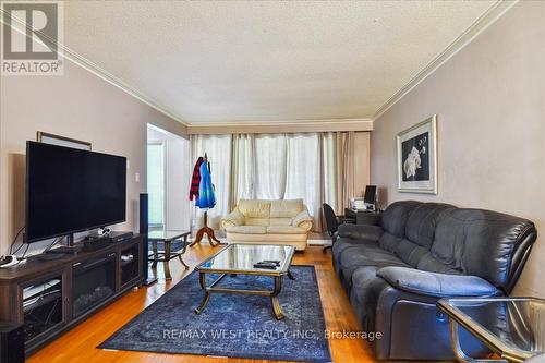 14 Oxenden Crescent, Toronto, ON - Indoor Photo Showing Living Room