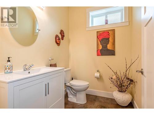 4230 20 Street Ne, Salmon Arm, BC - Indoor Photo Showing Bathroom