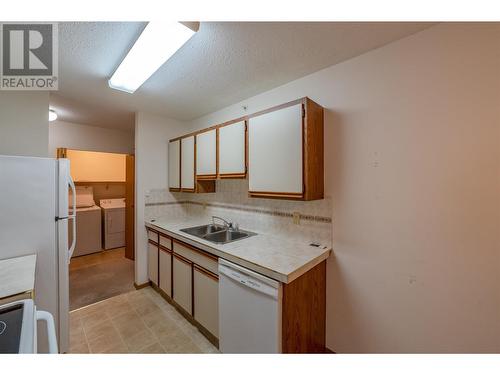 284 Yorkton Avenue Unit# 404, Penticton, BC - Indoor Photo Showing Kitchen With Double Sink