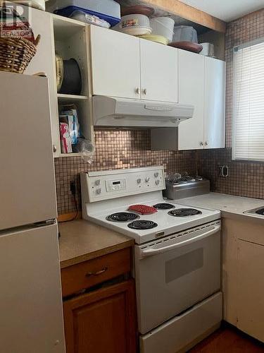 1408 London Lane, Sorrento, BC - Indoor Photo Showing Kitchen