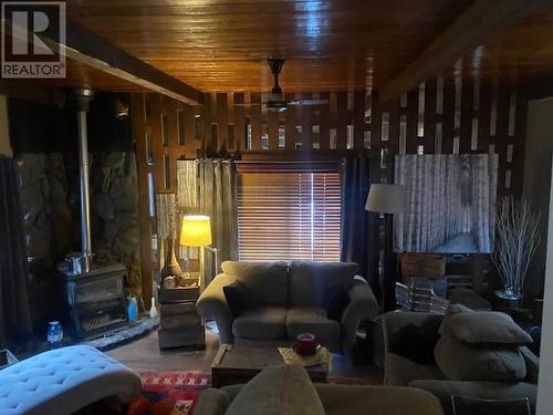 1408 London Lane, Sorrento, BC - Indoor Photo Showing Living Room With Fireplace