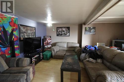 345 1St Street W, Shaunavon, SK - Indoor Photo Showing Living Room