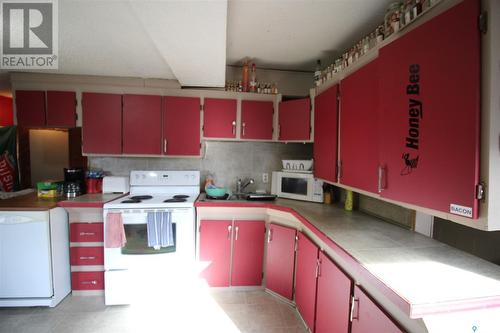 345 1St Street W, Shaunavon, SK - Indoor Photo Showing Kitchen