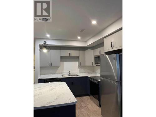 2786 Greenforest Crescent, Prince George, BC - Indoor Photo Showing Kitchen With Double Sink