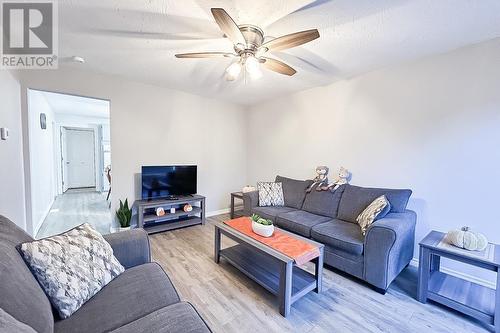 76 Elmwood Ave, Sault Ste. Marie, ON - Indoor Photo Showing Living Room