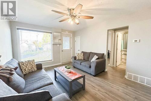 76 Elmwood Ave, Sault Ste. Marie, ON - Indoor Photo Showing Living Room