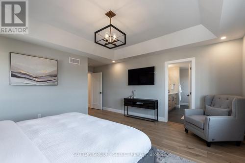 1600 Medway Park Drive, London, ON - Indoor Photo Showing Bedroom