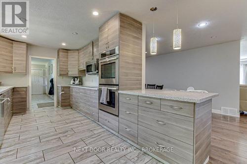 1 Highland Drive, Tillsonburg, ON - Indoor Photo Showing Kitchen