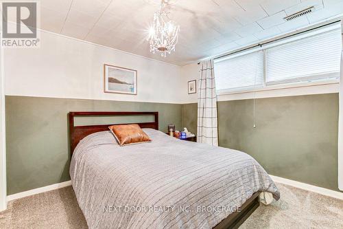 1 Highland Drive, Tillsonburg, ON - Indoor Photo Showing Bedroom