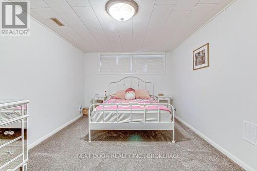 1 Highland Drive, Tillsonburg, ON - Indoor Photo Showing Bedroom