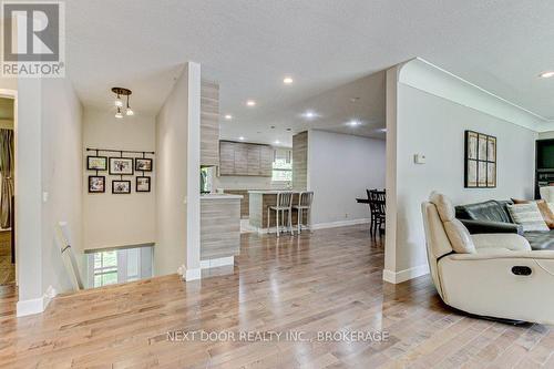 1 Highland Drive, Tillsonburg, ON - Indoor Photo Showing Living Room