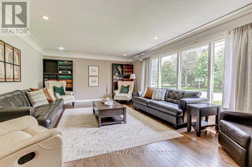 1 Highland Drive, Tillsonburg, ON - Indoor Photo Showing Living Room