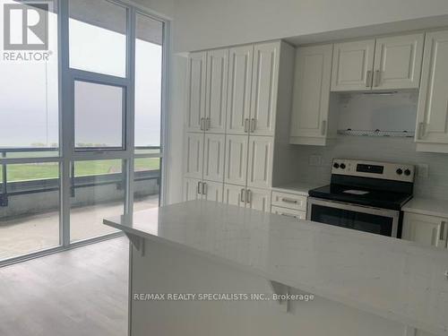 911 - 550 North Service Road, Grimsby, ON - Indoor Photo Showing Kitchen