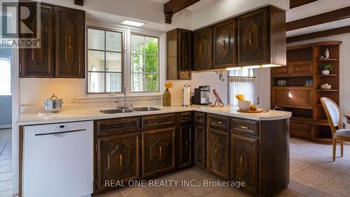 1476 Corley Drive, London, ON - Indoor Photo Showing Kitchen With Double Sink