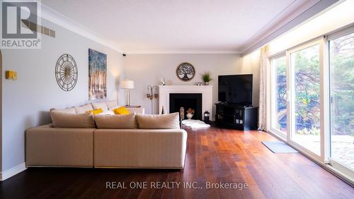 1476 Corley Drive, London, ON - Indoor Photo Showing Living Room With Fireplace