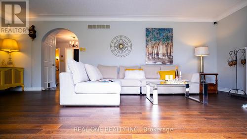 1476 Corley Drive, London, ON - Indoor Photo Showing Living Room