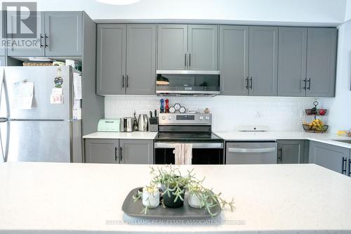 5 - 314 Equestrian Way, Cambridge, ON - Indoor Photo Showing Kitchen With Stainless Steel Kitchen