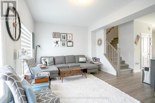 5 - 314 Equestrian Way, Cambridge, ON - Indoor Photo Showing Living Room